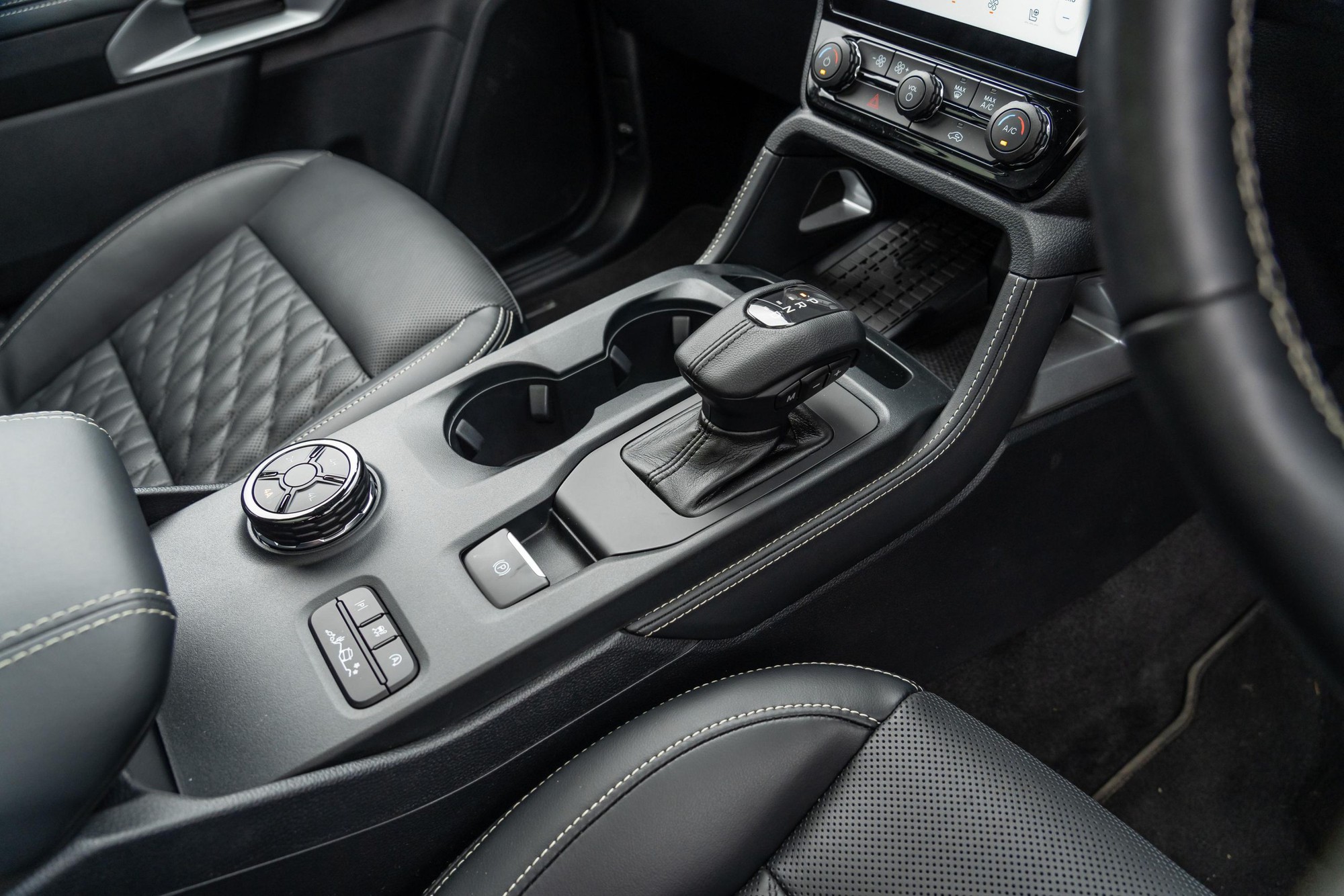 Ford Everest Platinum được xác nhận sắp ra mắt Việt Nam, sẽ thành ‘vua trang bị’ trong phân khúc với giá dự kiến khoảng 1,7 tỷ - Ảnh 8