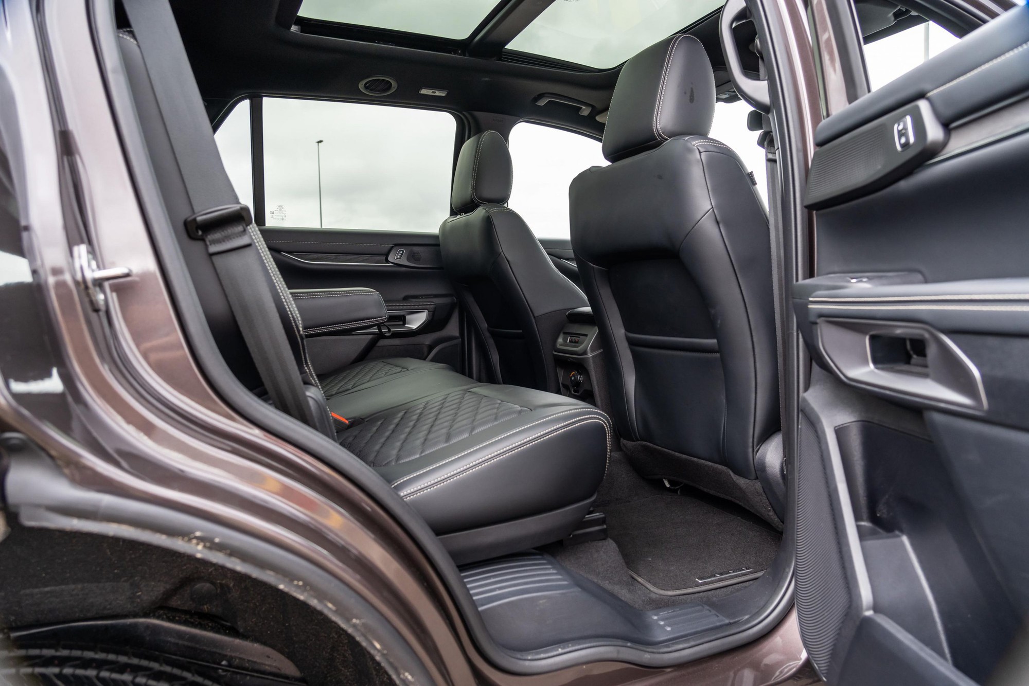 Ford Everest Platinum được xác nhận sắp ra mắt Việt Nam, sẽ thành ‘vua trang bị’ trong phân khúc với giá dự kiến khoảng 1,7 tỷ - Ảnh 10