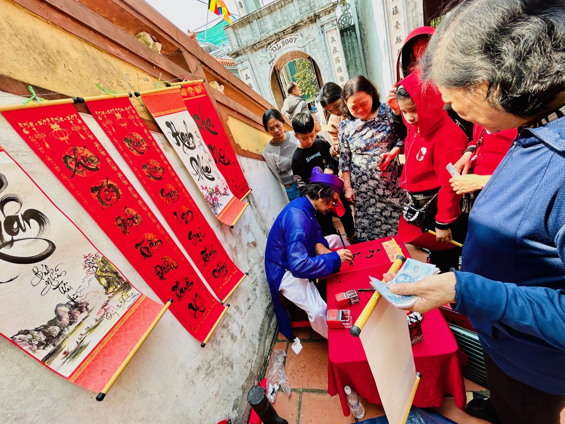 Bán chữ Việt đắt khách đầu xuân - Ảnh 8