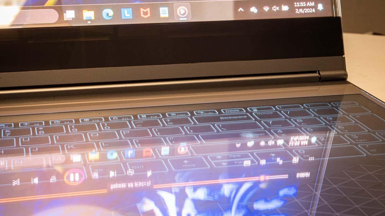 Chiếc laptop ảo diệu nhất thế giới vừa được trình làng, màn hình trong suốt có thể nhìn xuyên qua! - Ảnh 4