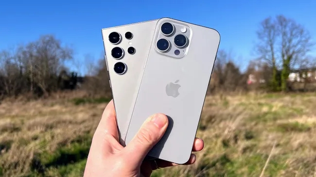 "Tôi từng nghĩ titan là thứ vớ vẩn cho đến khi cầm thử iPhone 15 Pro Max": Đang từ ghét bỗng thành yêu - Ảnh 1