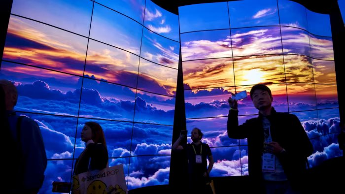 Bị 'xấm chiếm đến 'thành trì cuối cùng' ở một lĩnh vực mà người Hàn Quốc vô cùng tự hào - Chưa bao giờ Samsung và LG cần nhau đến thế - Ảnh 1