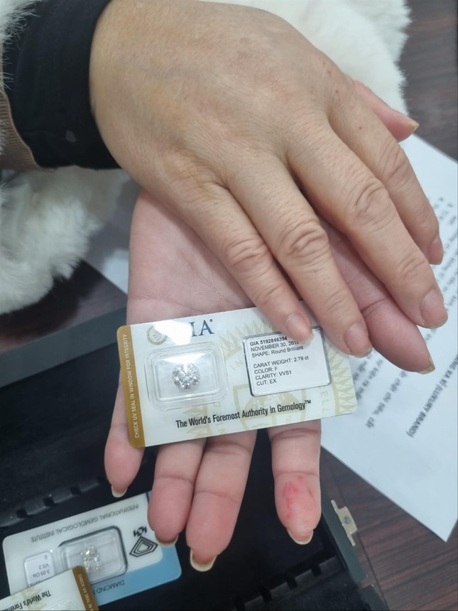 Quà Tết xa xỉ thưa thớt khách - Ảnh 1