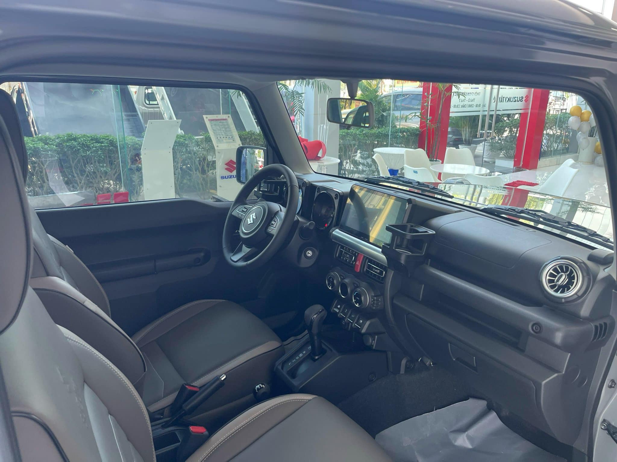 Suzuki Jimny độ kiểu G 63 giá 999 triệu tại đại lý: Thay nhiều chi tiết, có xe giao sớm cho khách Việt chơi Tết - Ảnh 7