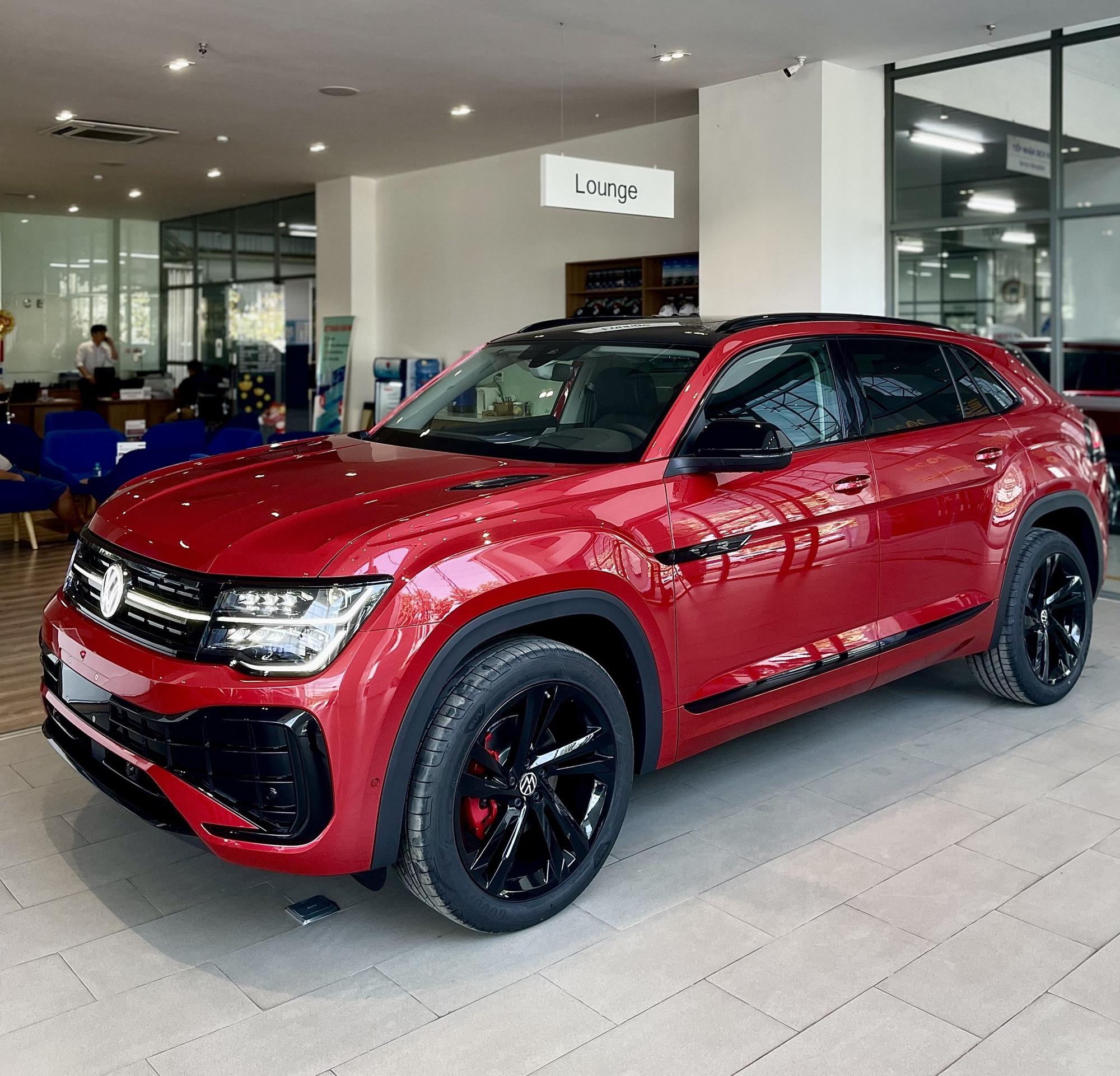 VW Teramont X giá 2,168 tỷ giao khách Việt đi Tết dù chưa ra mắt: Giới hạn 20 xe, đủ thủ tục ra biển, cạnh tranh Explorer - Ảnh 2