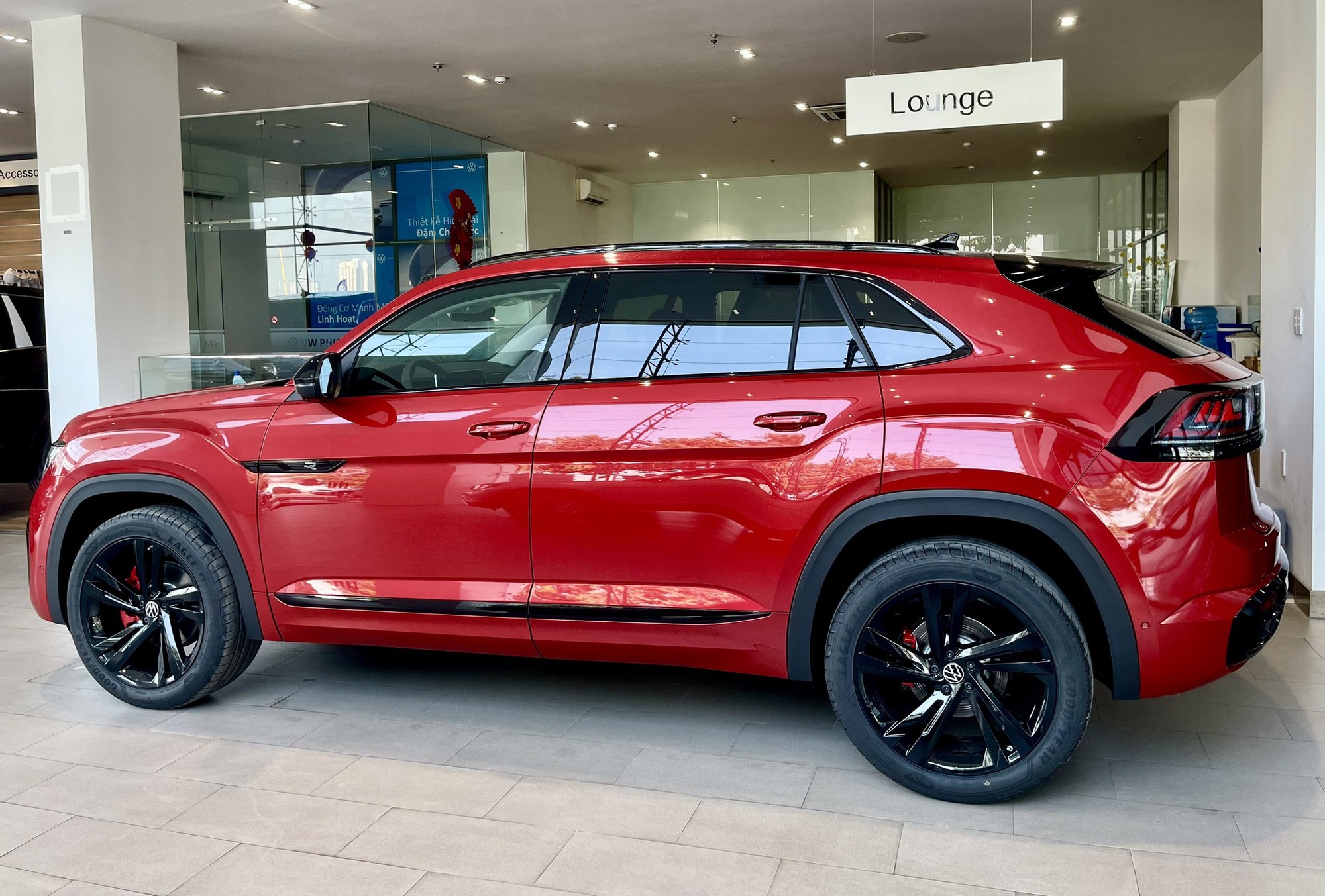 VW Teramont X giá 2,168 tỷ giao khách Việt đi Tết dù chưa ra mắt: Giới hạn 20 xe, đủ thủ tục ra biển, cạnh tranh Explorer - Ảnh 3