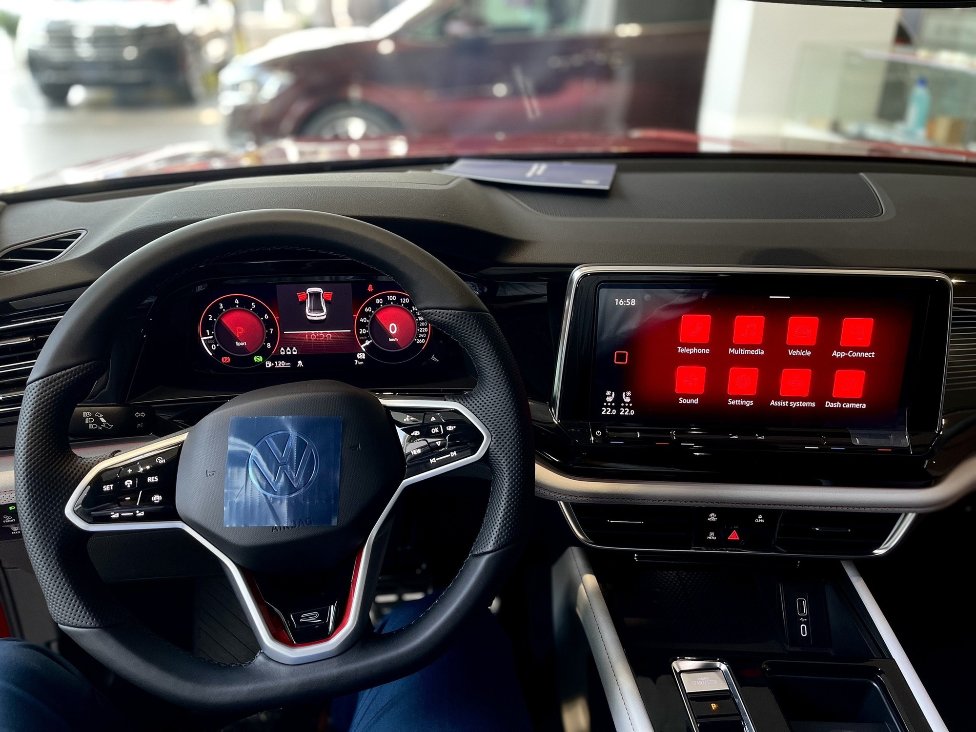 VW Teramont X giá 2,168 tỷ giao khách Việt đi Tết dù chưa ra mắt: Giới hạn 20 xe, đủ thủ tục ra biển, cạnh tranh Explorer - Ảnh 7