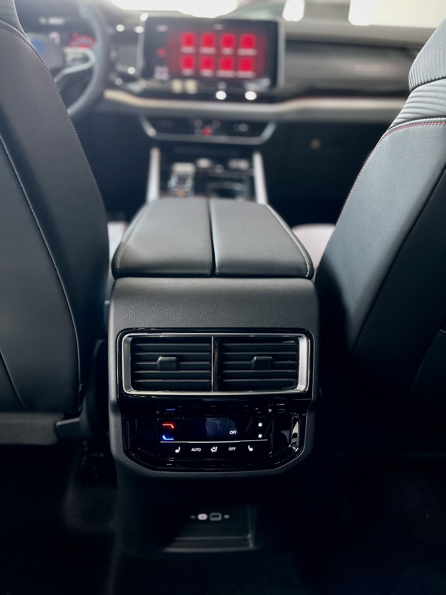 VW Teramont X giá 2,168 tỷ giao khách Việt đi Tết dù chưa ra mắt: Giới hạn 20 xe, đủ thủ tục ra biển, cạnh tranh Explorer - Ảnh 11