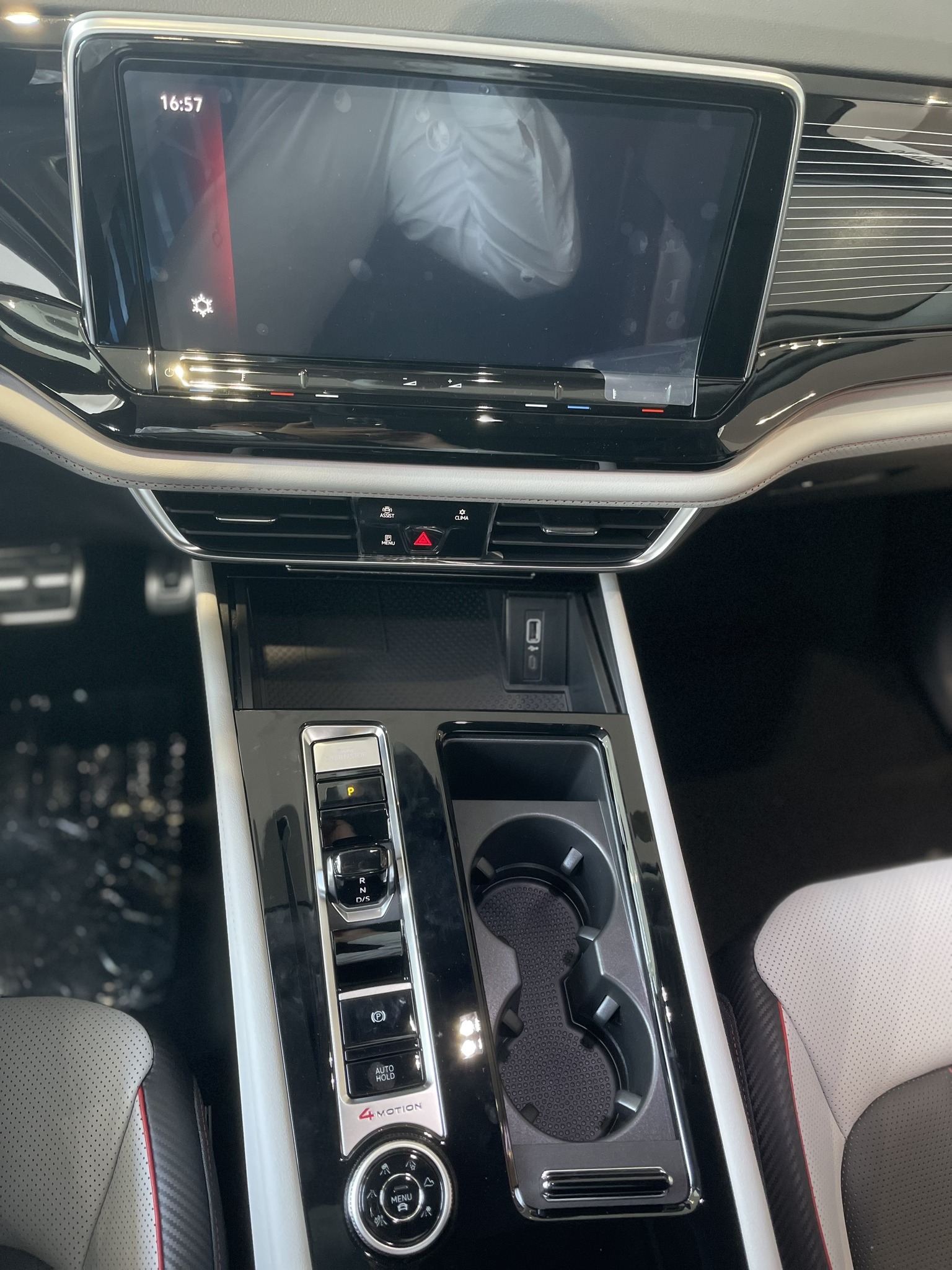 VW Teramont X giá 2,168 tỷ giao khách Việt đi Tết dù chưa ra mắt: Giới hạn 20 xe, đủ thủ tục ra biển, cạnh tranh Explorer - Ảnh 8