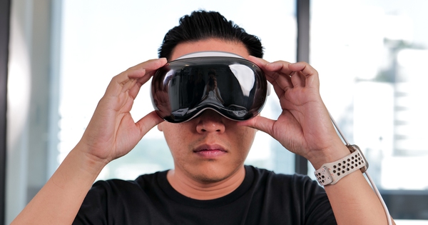 Mở hộp kính Apple Vision Pro vừa về Việt Nam với giá gần 170 triệu đồng: Đeo trên mặt thiết bị đắt gấp 2 lần xe Honda SH sẽ như thế nào?