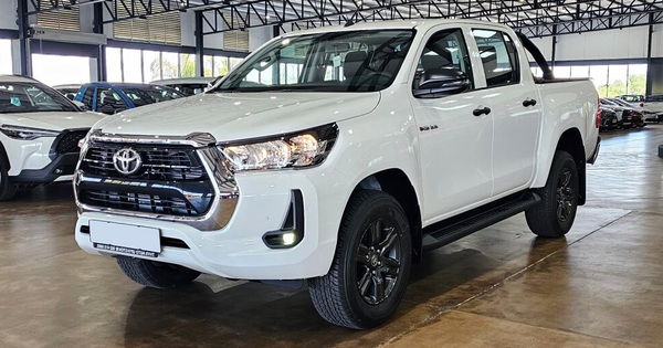 Đại lý nhận cọc Toyota Hilux 2024, báo về Việt Nam tháng 5: Giá dự kiến hơn 700 triệu, có điểm khó cạnh tranh Ranger