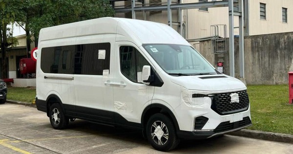 Đại lý nhận cọc Ford Transit 2024 tại Việt Nam: Hai bản, có số tự động, giá dự kiến cao nhất 949 triệu