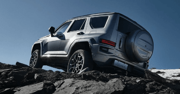 Mẫu SUV off-road giá rẻ của Trung Quốc chính thức mở bán: thiết kế hầm hố, nội thất sang trọng, tiêu thụ chỉ 2,97 lít/100km thách thức Toyota Land Cruiser