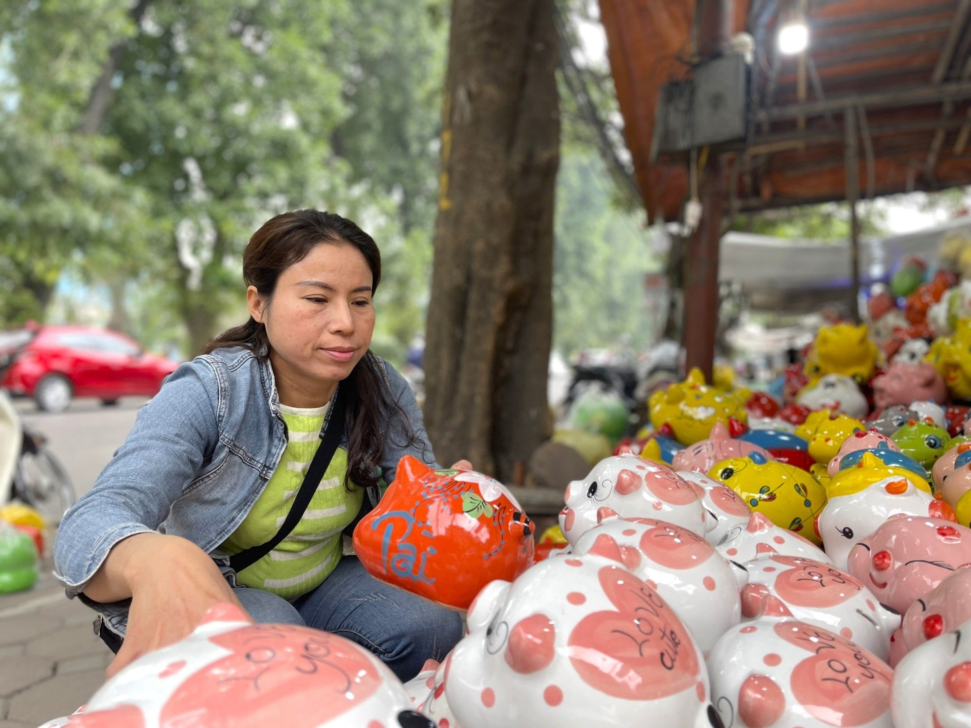 Mua rồng vàng, lợn đất lấy 'vía' may mắn cho năm mới - Ảnh 2