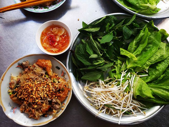 Khách Tây trầm trồ món làm từ bánh mì người Việt cũng ít nghe: "Tưởng không ngon mà ngon không tưởng" - Ảnh 3