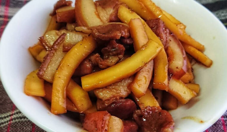 Khách Tây lần đầu ăn Tết Việt, vào bếp làm món cực quen thuộc, nhận xét một món "không mua không được" - Ảnh 10