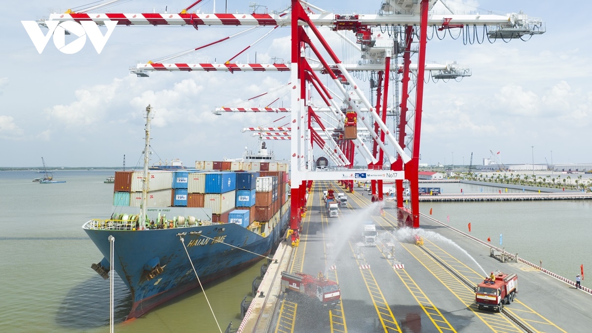 Tàu nước ngoài đột ngột tăng phí, doanh nghiệp xuất khẩu khó càng thêm khó - Ảnh 2