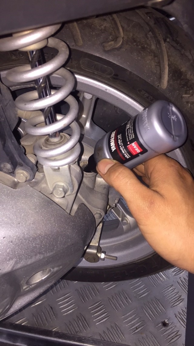 Nếu không muốn Tết về quê phải dắt bộ, đừng quên bảo dưỡng chi tiết hay bị 'lãng quên' trên xe tay ga - Ảnh 3