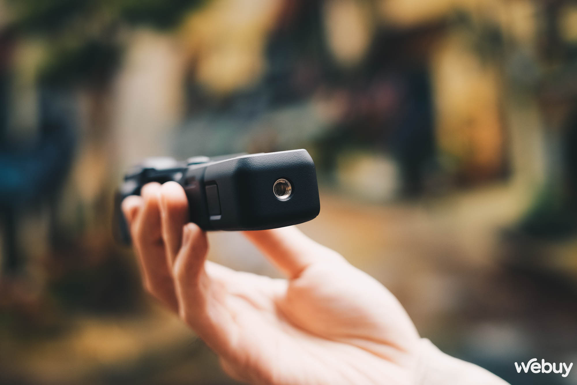 Chiếc camera này có gì đặc biệt mà đang "cháy hàng" tại Việt Nam dù giá cao ngất ngưởng? - Ảnh 12