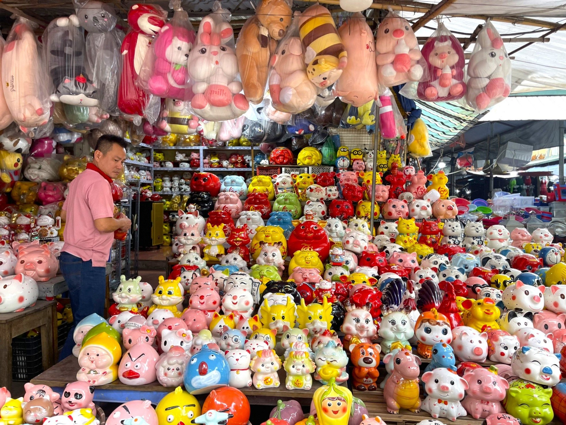 Mua rồng vàng, lợn đất lấy 'vía' may mắn cho năm mới - Ảnh 6