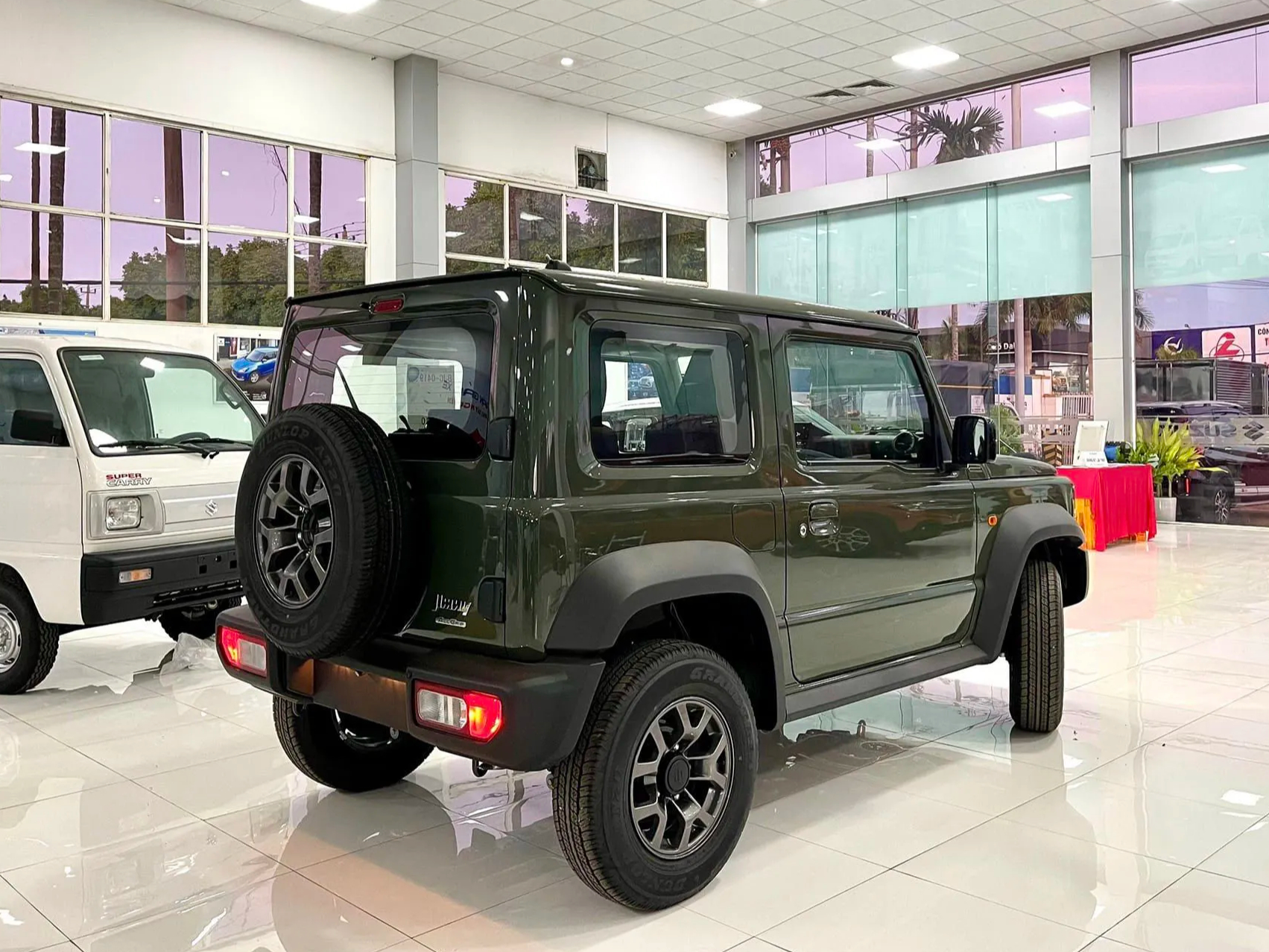 Suzuki Jimny độ kiểu G 63 giá 999 triệu tại đại lý: Thay nhiều chi tiết, có xe giao sớm cho khách Việt chơi Tết - Ảnh 12