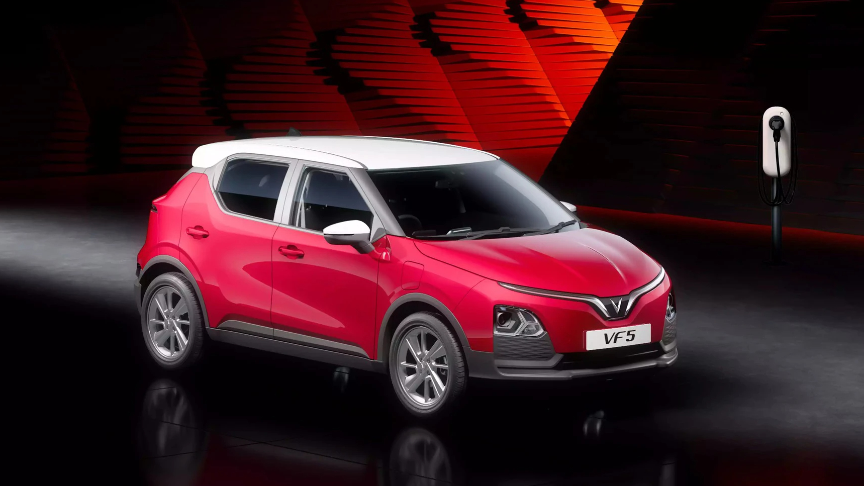 Loạt xe VinFast tay lái nghịch ra mắt: Thiết kế VF 5, VF e34 khác lạ, có trang bị hơn xe ở Việt Nam - Ảnh 4