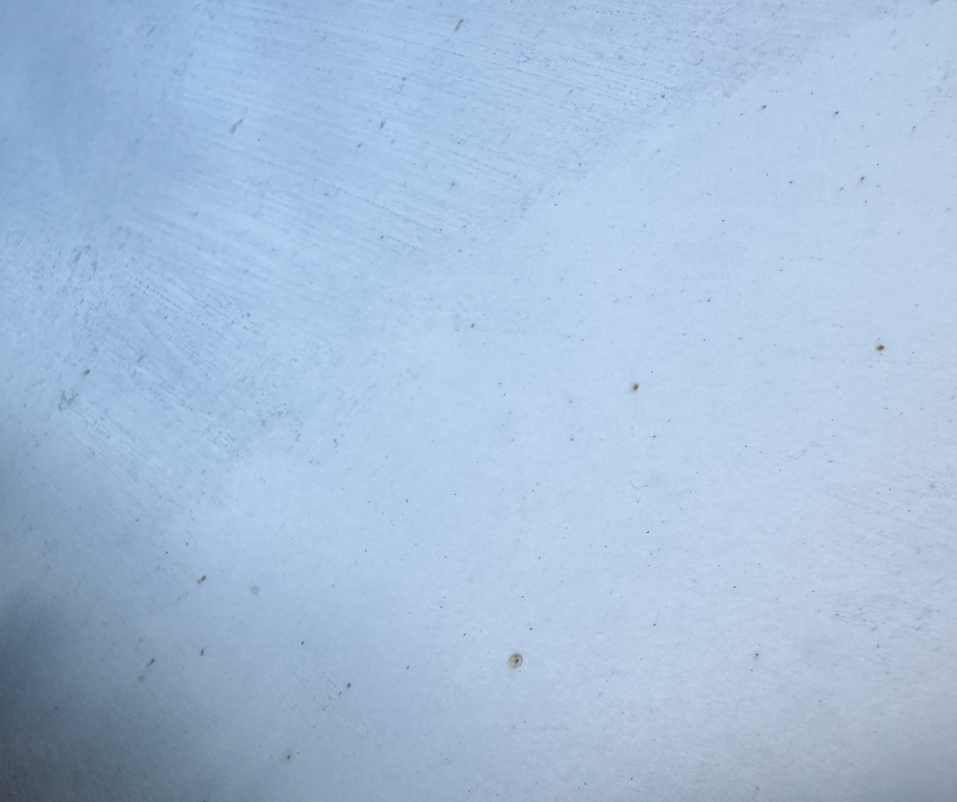 Trớ trêu cho Tesla Cybertruck, vỏ làm thép không gỉ nhưng vẫn bị gỉ - Ảnh 1