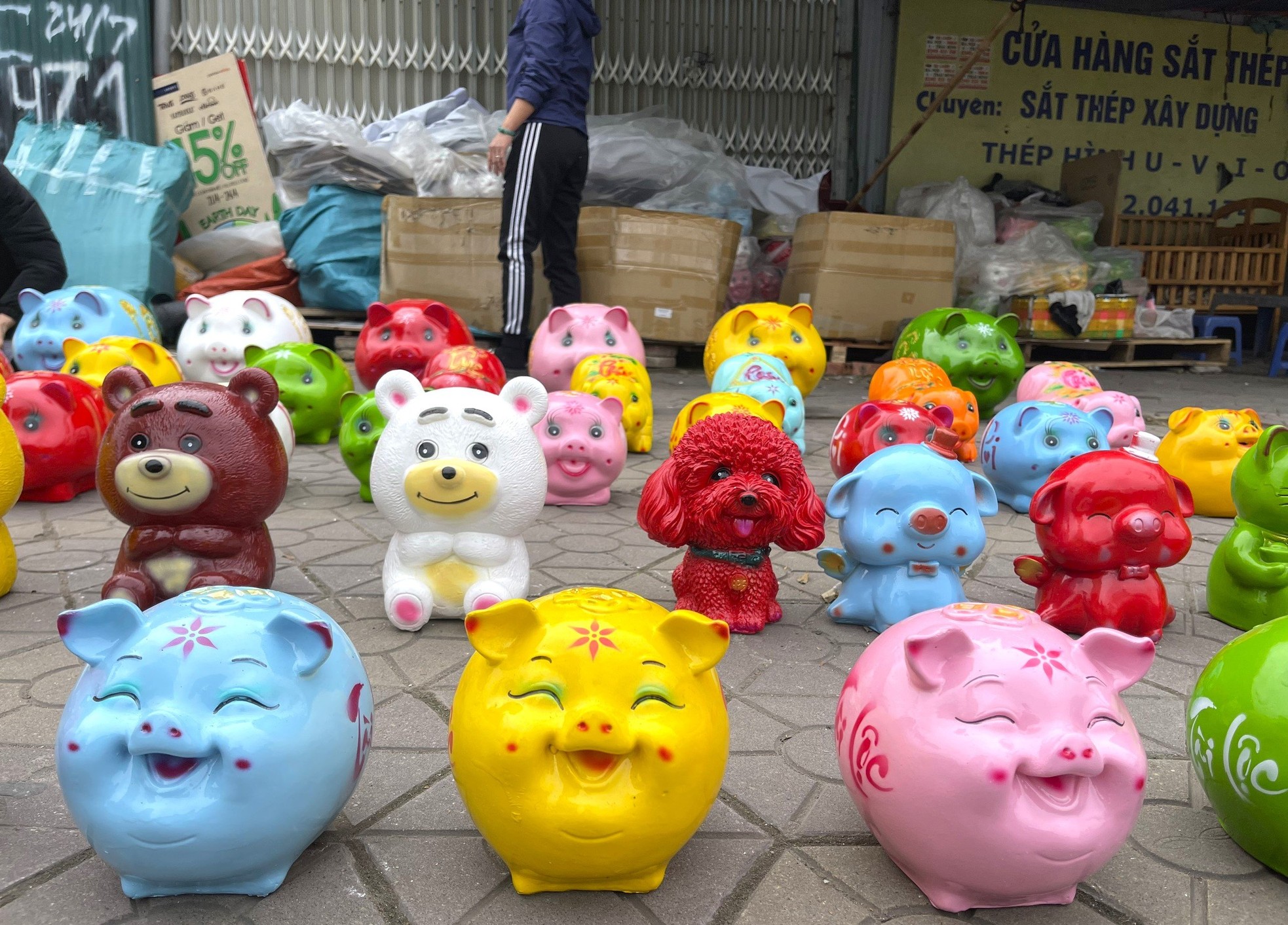 Mua rồng vàng, lợn đất lấy 'vía' may mắn cho năm mới - Ảnh 3