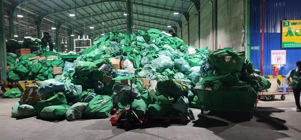 "Kiếp nạn" của hội mua hàng online: Hết Tết rồi shipper mới gọi "alo, em ơi xuống nhận đơn hàng áo dài nhé!" - Ảnh 1