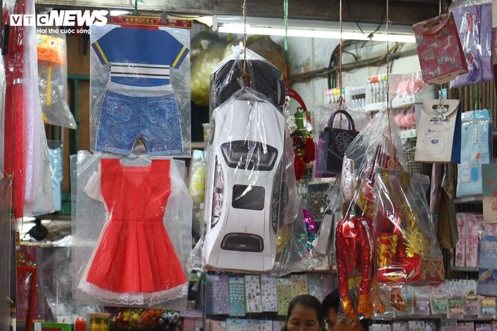 Hàng mã ế ẩm, xe Mercedes, tivi Sony treo ngược lên tường - Ảnh 6