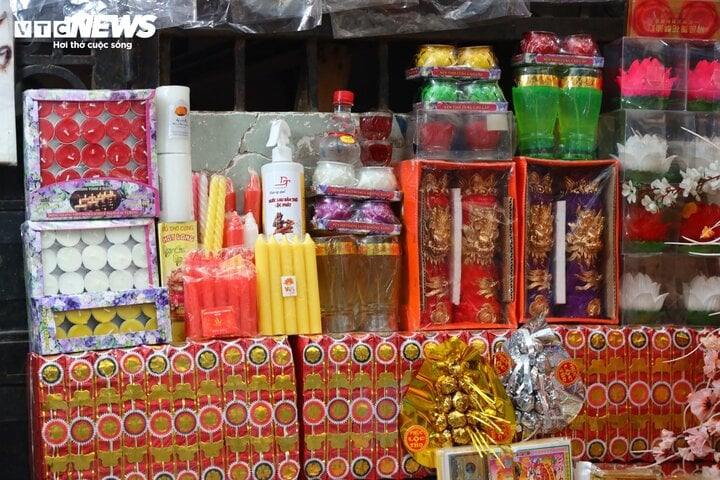 Hàng mã ế ẩm, xe Mercedes, tivi Sony treo ngược lên tường - Ảnh 9