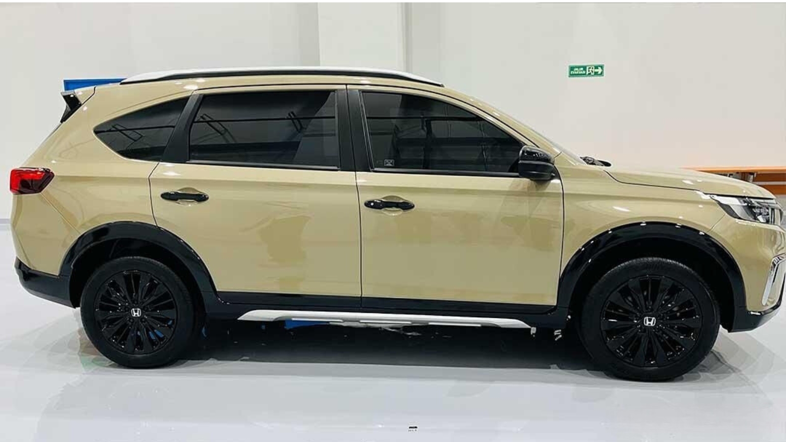 Honda BR-V thêm bản mới: Giá quy đổi từ 500 triệu, ngoại hình thể thao hơn, thêm màu sơn đặc biệt giống HR-V - Ảnh 4