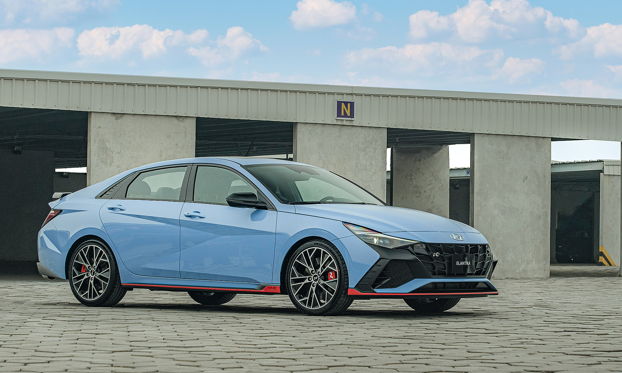 Xe ‘cỏ’ hiệu suất cao: sân chơi mới của các hãng ô tô tại Việt Nam, đến đại gia như Cường Đô la cũng mê đắm - Ảnh 4