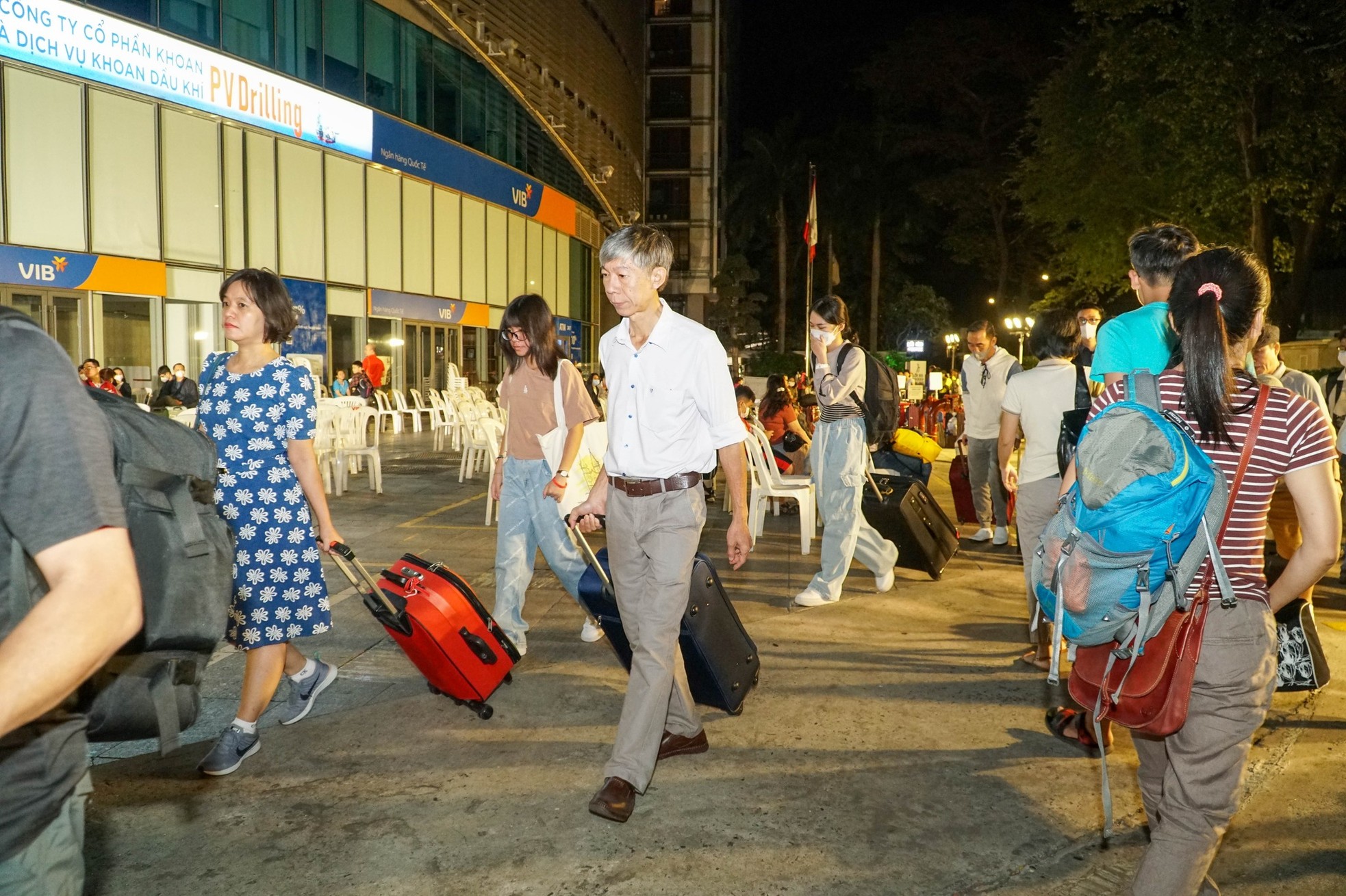 Người Việt nô nức xuất ngoại, du lịch Tết trong nước vẫn đông nghịt - Ảnh 4