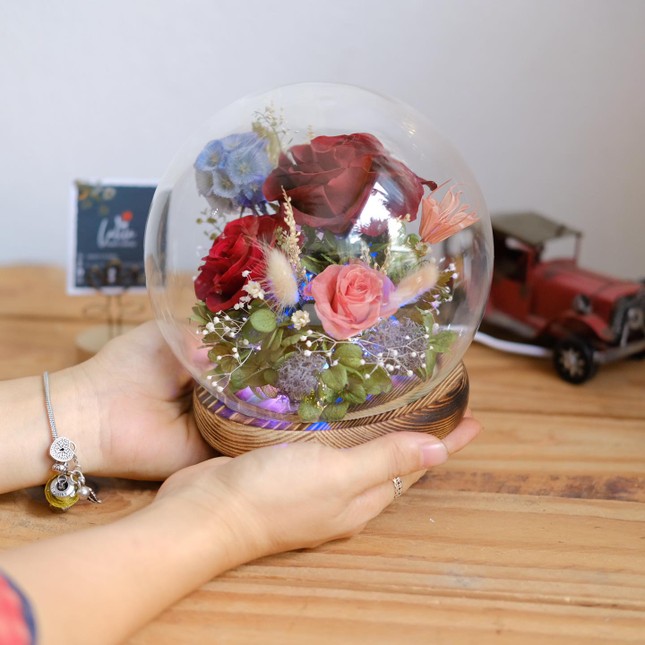 Bánh ngọt, socola, hoa hồng Valentine: Mẫu mã bắt mắt, giá từ vài trăm đến cả chục triệu đồng - Ảnh 14