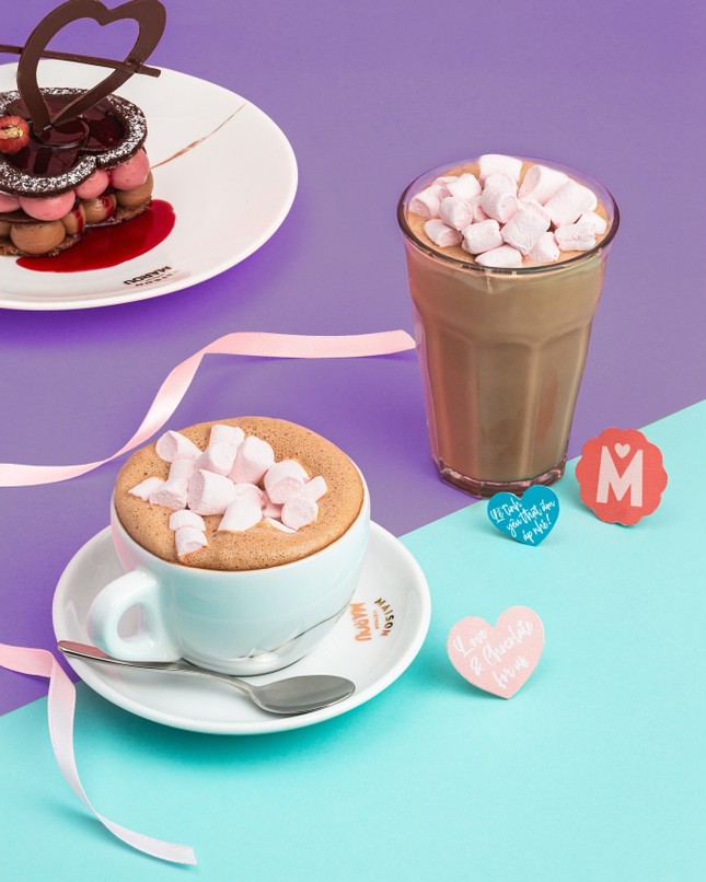 Bánh ngọt, socola, hoa hồng Valentine: Mẫu mã bắt mắt, giá từ vài trăm đến cả chục triệu đồng - Ảnh 6