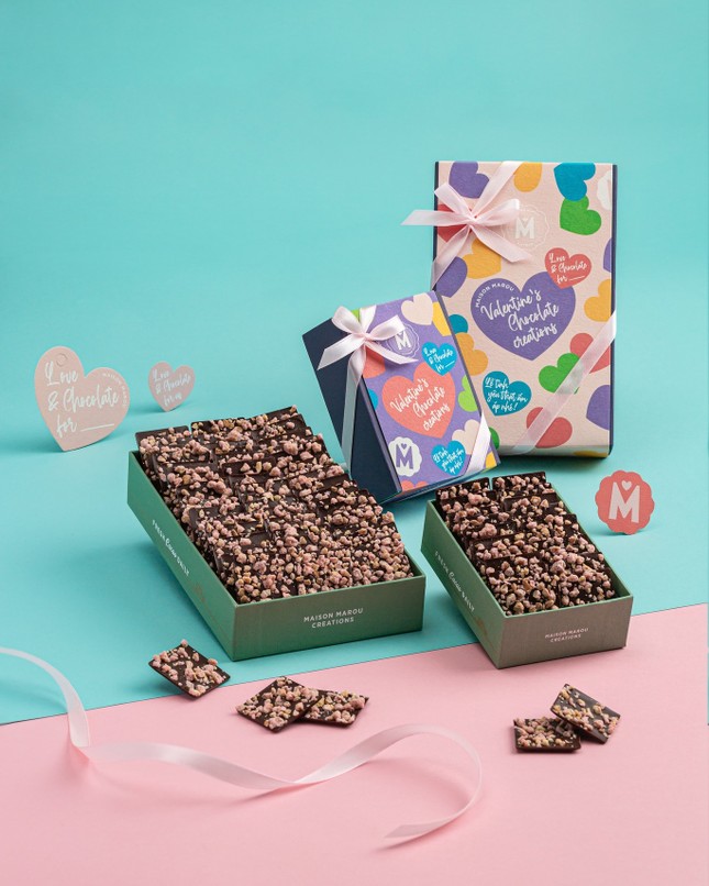 Bánh ngọt, socola, hoa hồng Valentine: Mẫu mã bắt mắt, giá từ vài trăm đến cả chục triệu đồng - Ảnh 7