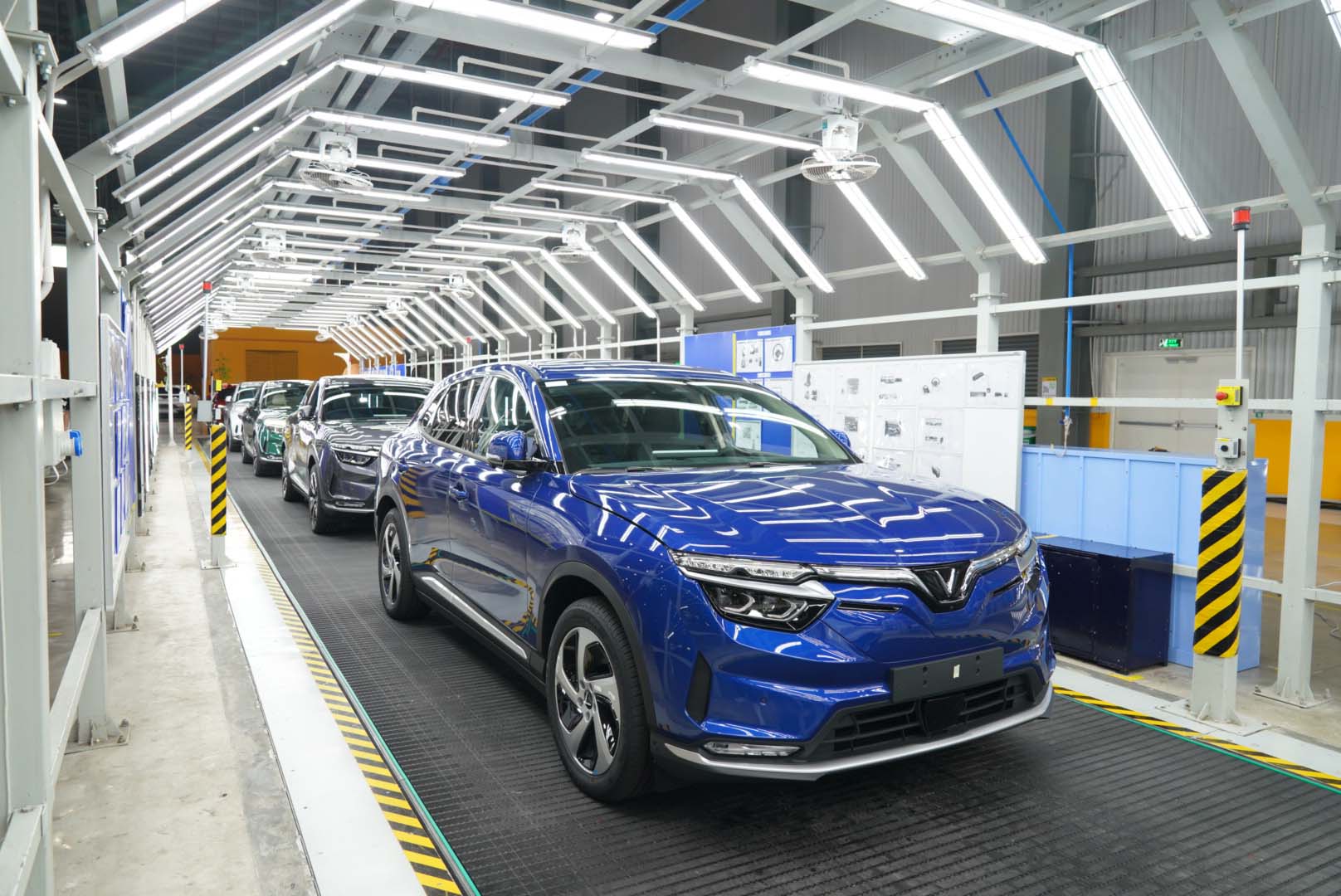 VinFast mang xe tới Indonesia, báo nước ngoài nhất loạt đưa tin: Hé lộ nhiều điều chưa được biết tới? - Ảnh 10