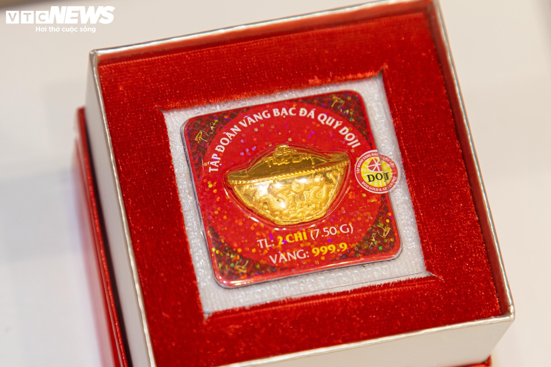 Cận cảnh tượng rồng vàng dát vàng 9999 chào đón ngày vía Thần Tài 2024 - Ảnh 18