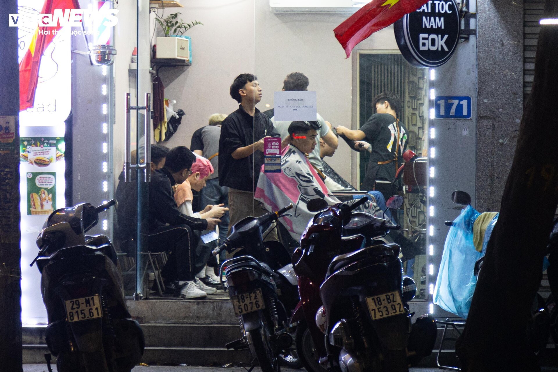 Những dịch vụ hái ra tiền ngày 30 Tết - Ảnh 13