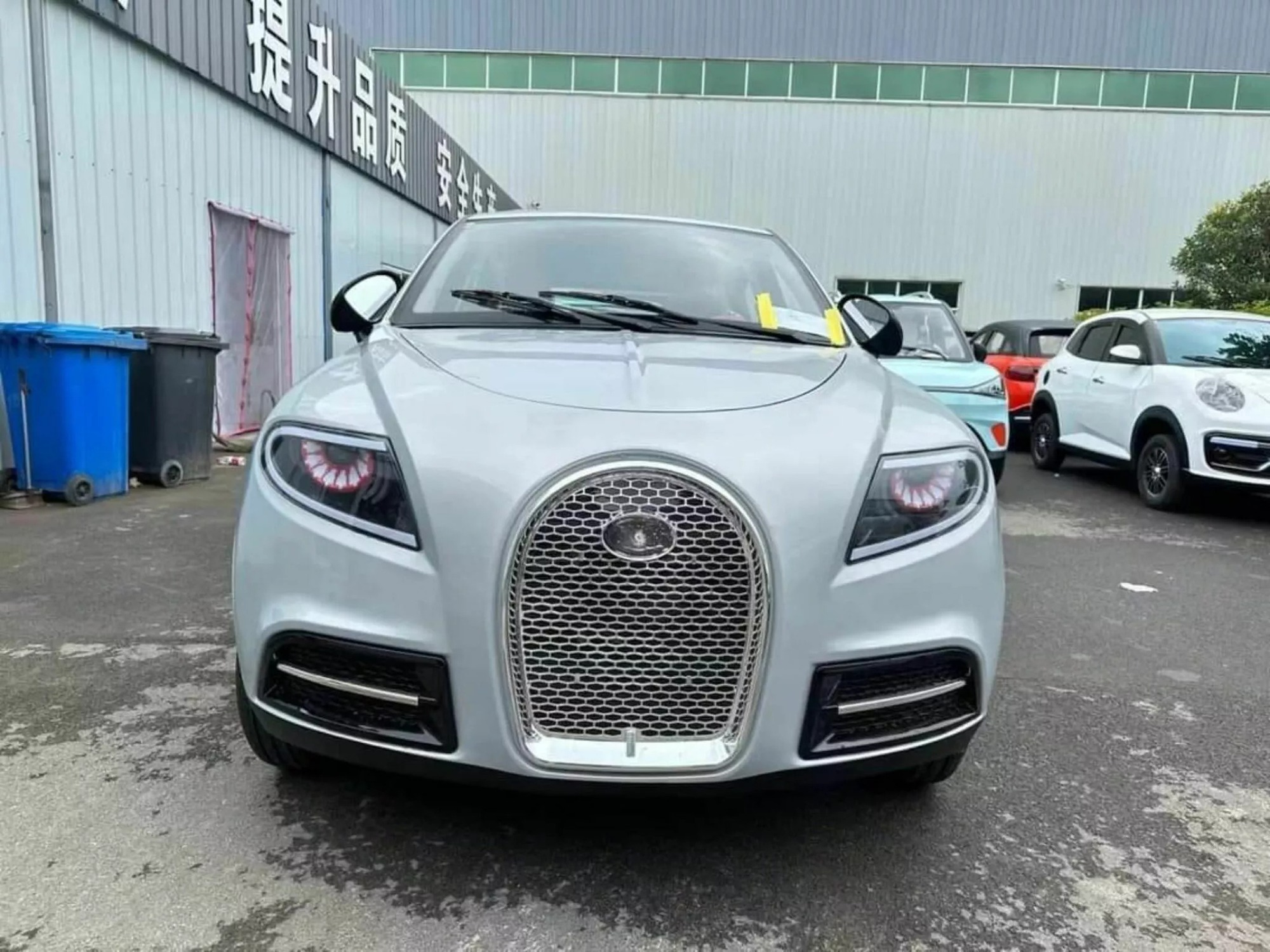 Hãng xe ‘trùm' đạo nhái là đây: Lấy thiết kế mọi bên từ Porsche, Land Rover, Mercedes, đến tên gọi cũng dễ gây nhầm lẫn - Ảnh 12