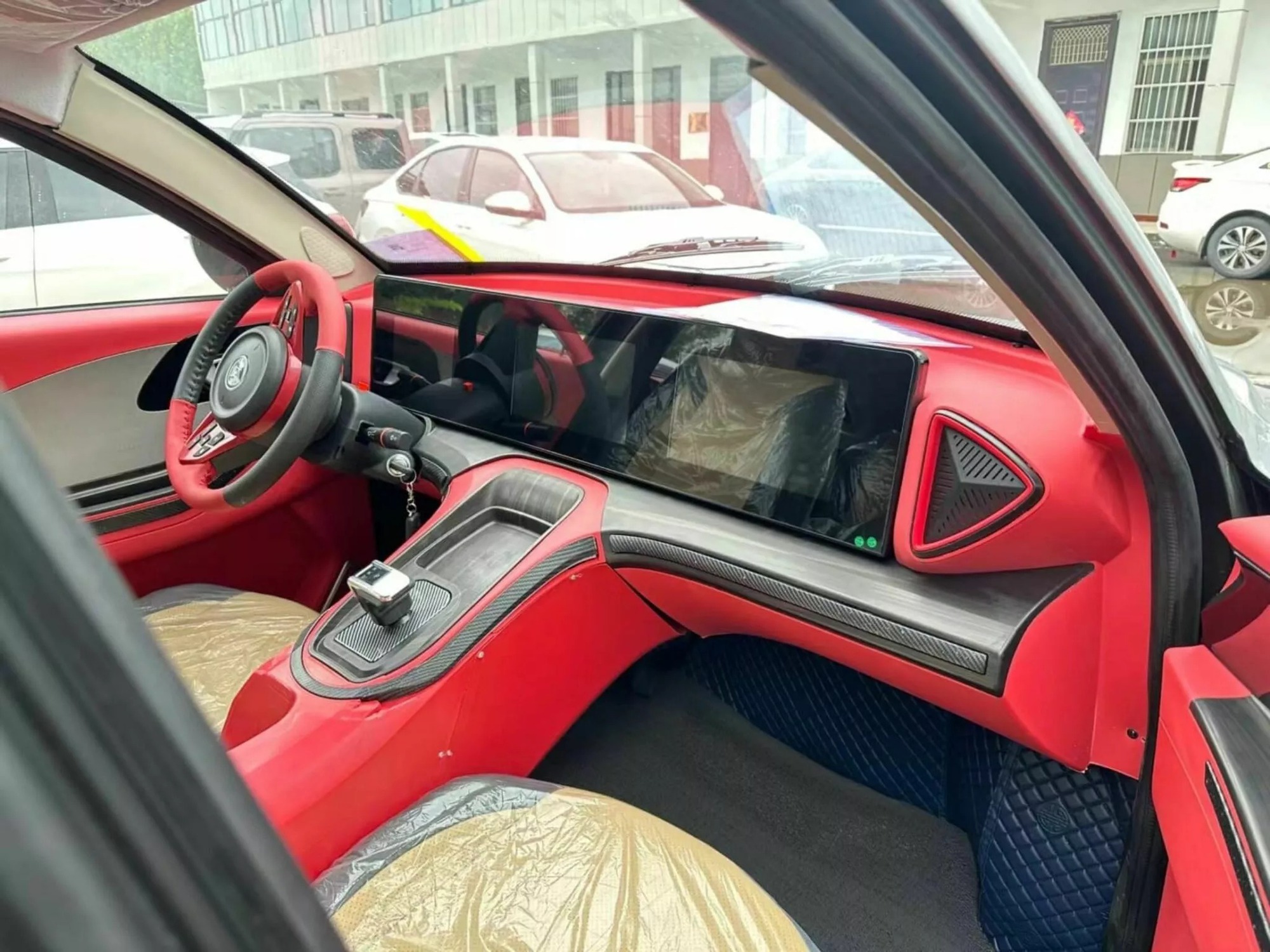 Hãng xe ‘trùm' đạo nhái là đây: Lấy thiết kế mọi bên từ Porsche, Land Rover, Mercedes, đến tên gọi cũng dễ gây nhầm lẫn - Ảnh 9