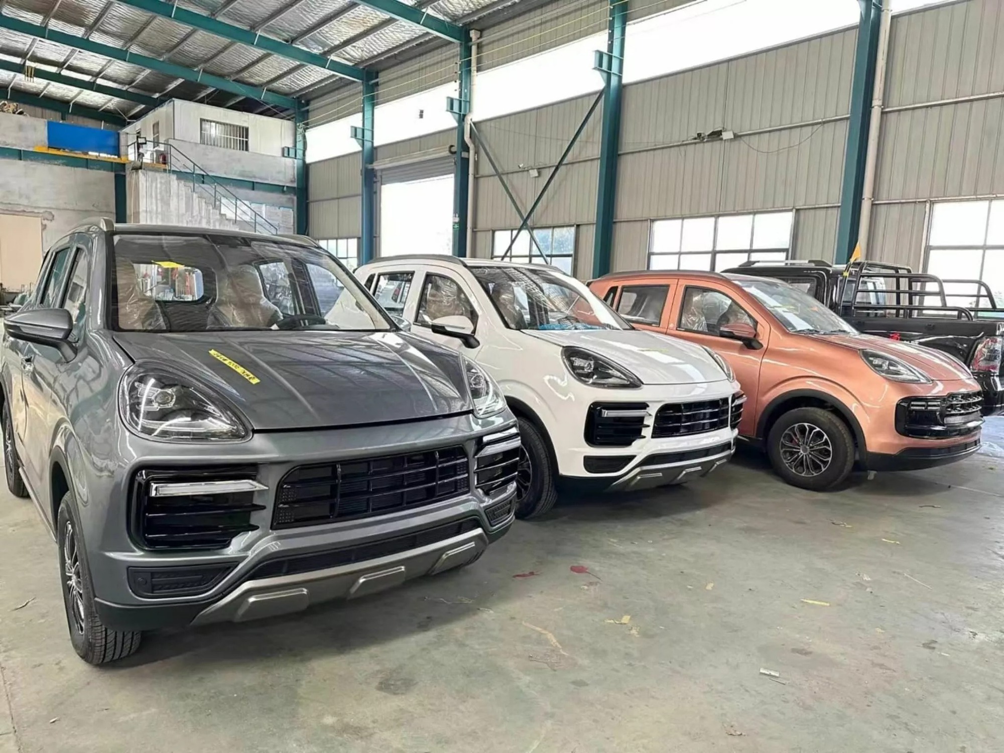 Hãng xe ‘trùm' đạo nhái là đây: Lấy thiết kế mọi bên từ Porsche, Land Rover, Mercedes, đến tên gọi cũng dễ gây nhầm lẫn - Ảnh 11