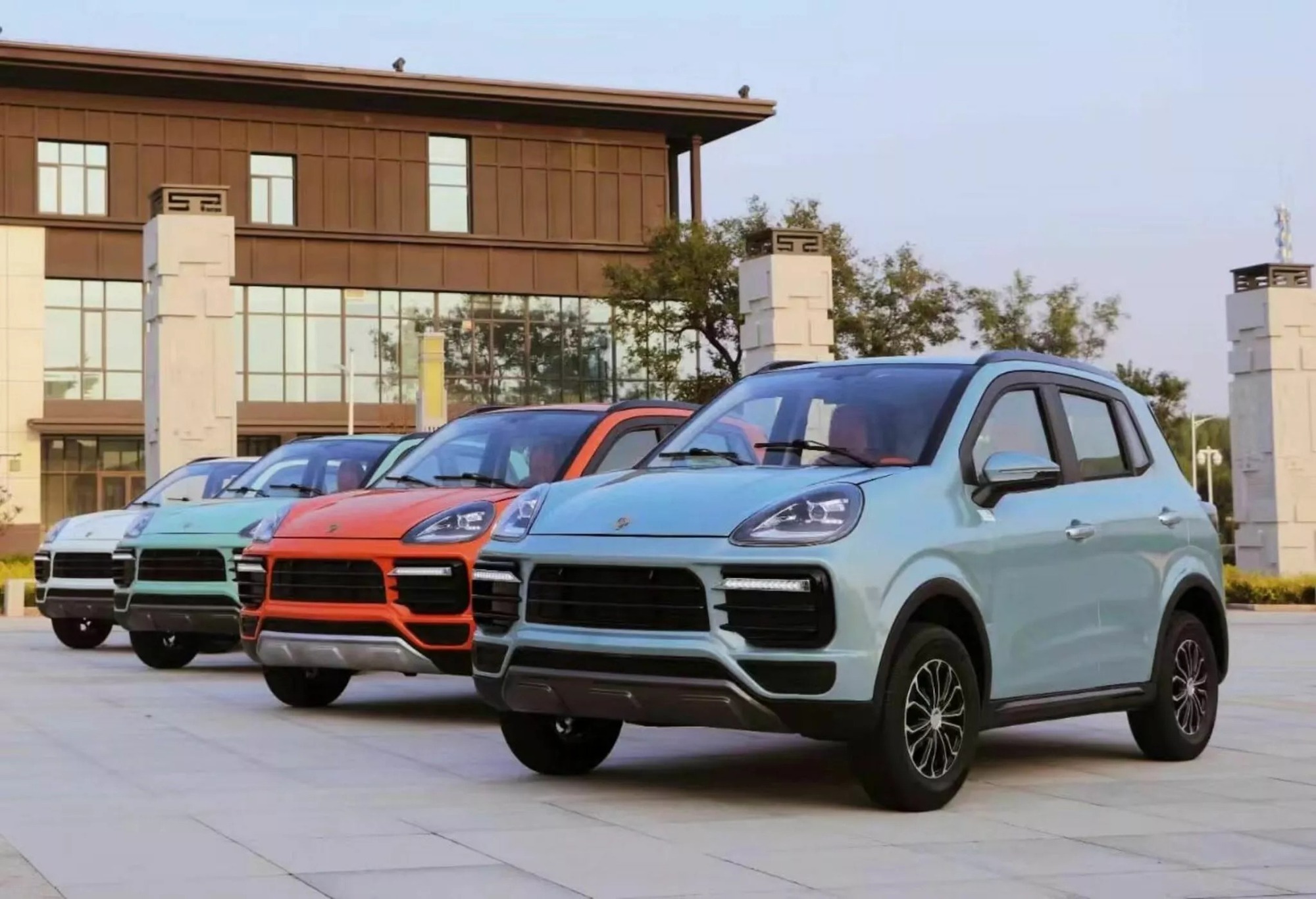 Hãng xe ‘trùm' đạo nhái là đây: Lấy thiết kế mọi bên từ Porsche, Land Rover, Mercedes, đến tên gọi cũng dễ gây nhầm lẫn - Ảnh 1