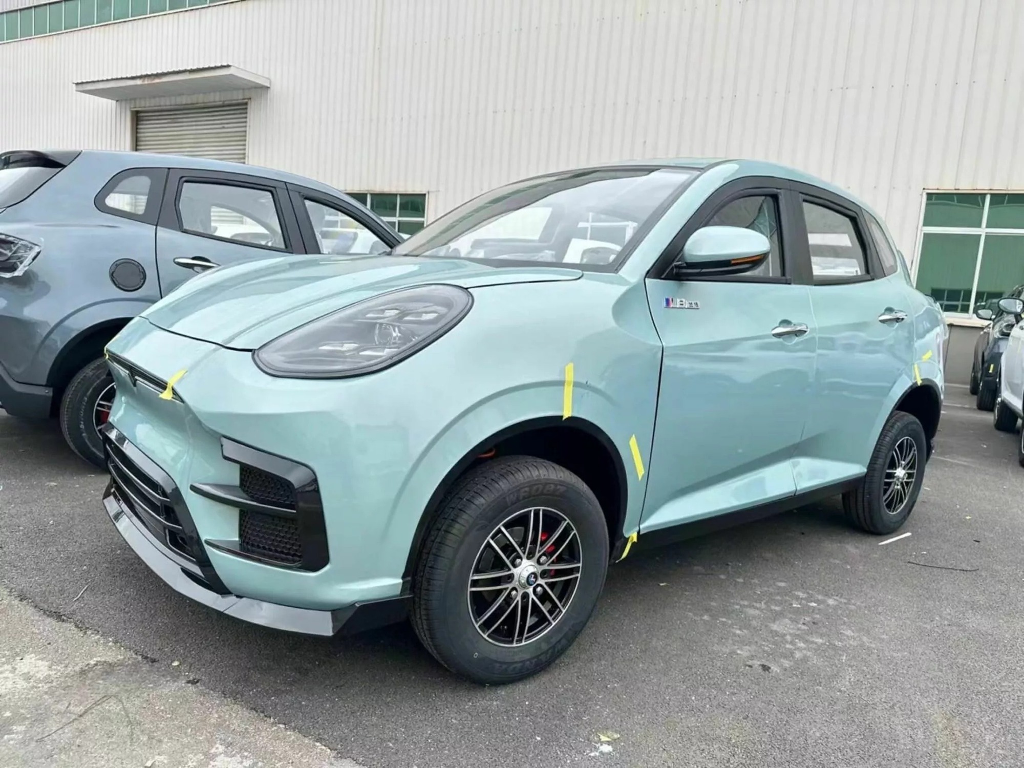 Hãng xe ‘trùm' đạo nhái là đây: Lấy thiết kế mọi bên từ Porsche, Land Rover, Mercedes, đến tên gọi cũng dễ gây nhầm lẫn - Ảnh 8