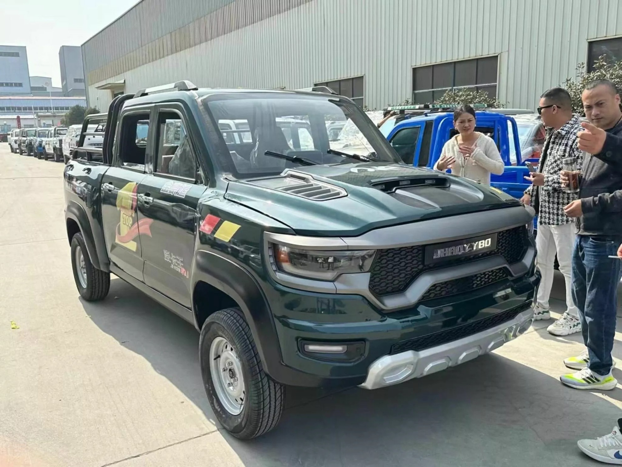 Hãng xe ‘trùm' đạo nhái là đây: Lấy thiết kế mọi bên từ Porsche, Land Rover, Mercedes, đến tên gọi cũng dễ gây nhầm lẫn - Ảnh 17