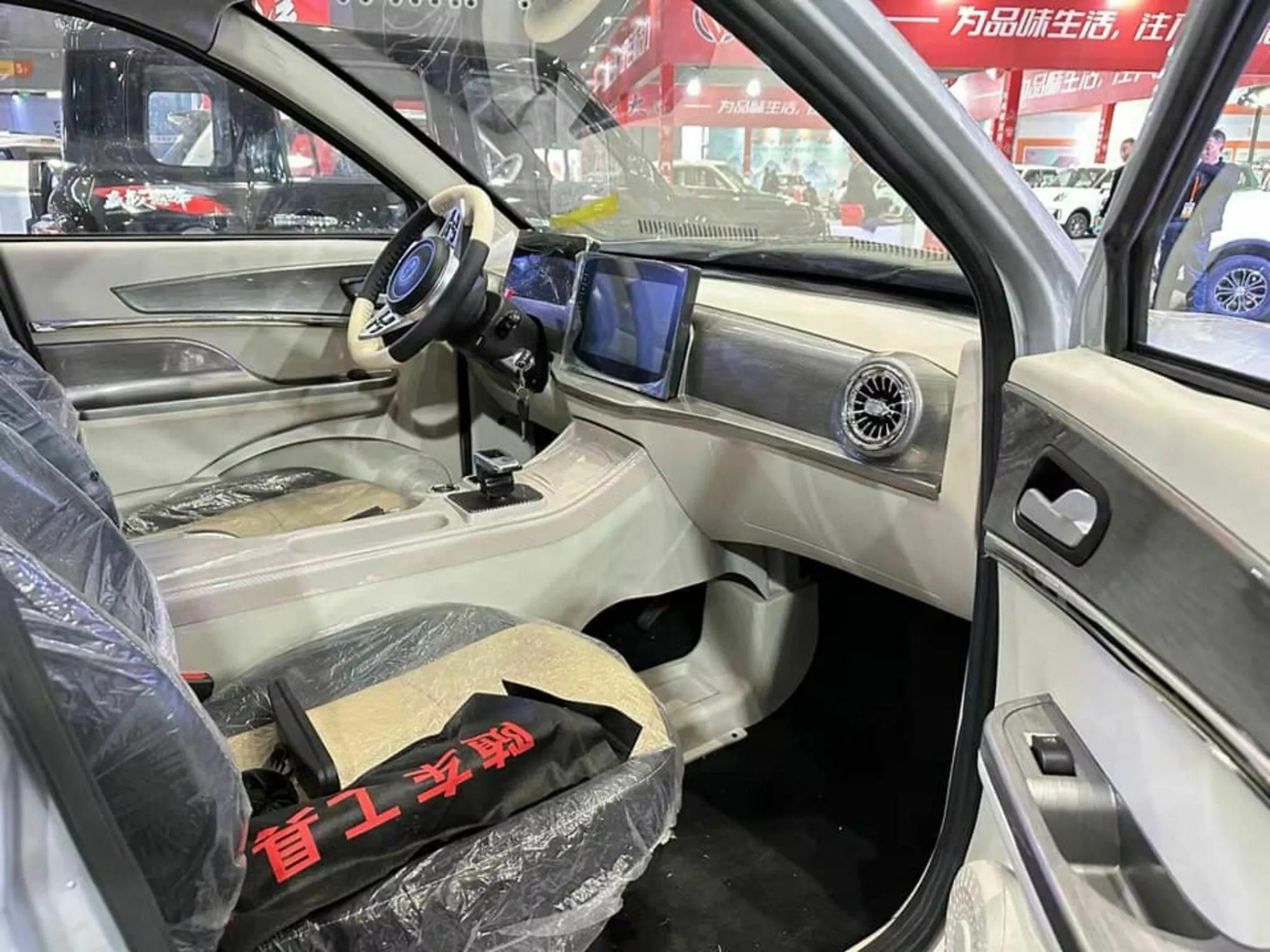 Hãng xe ‘trùm' đạo nhái là đây: Lấy thiết kế mọi bên từ Porsche, Land Rover, Mercedes, đến tên gọi cũng dễ gây nhầm lẫn - Ảnh 29