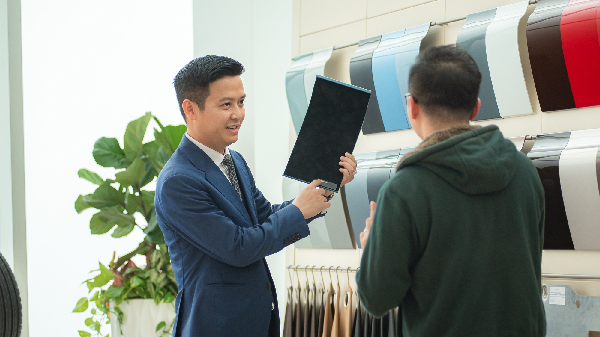 Người bán Volvo nhiều nhất Việt Nam 7 năm liên tiếp: ‘Chăm khách cũ để ra nhiều đơn mới, tiếp cận Gen Z cần có mẹo’ - Ảnh 11