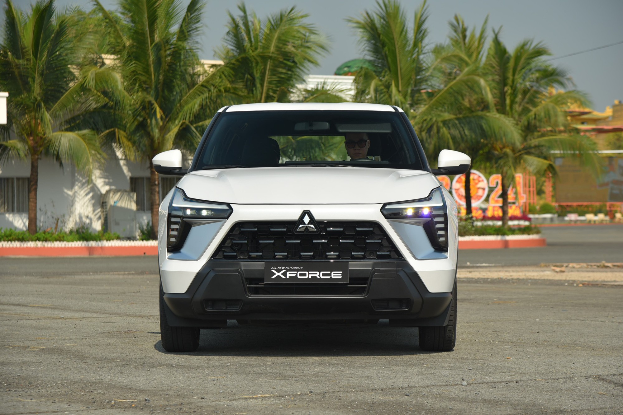 Cận cảnh Mitsubishi Xforce bản rẻ nhất: Giá 620 triệu, ngoại hình gần giống hệt bản cao cấp, đe dọa Seltos, Creta - Ảnh 2