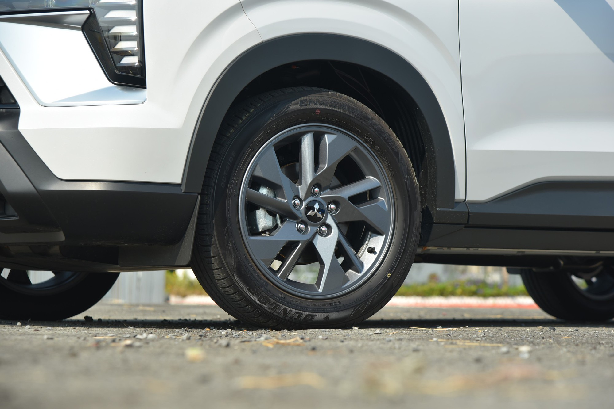 Cận cảnh Mitsubishi Xforce bản rẻ nhất: Giá 620 triệu, ngoại hình gần giống hệt bản cao cấp, đe dọa Seltos, Creta - Ảnh 3